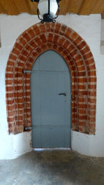 Das Portal der Eingangshalle in der Dorfkirche von Basdorf